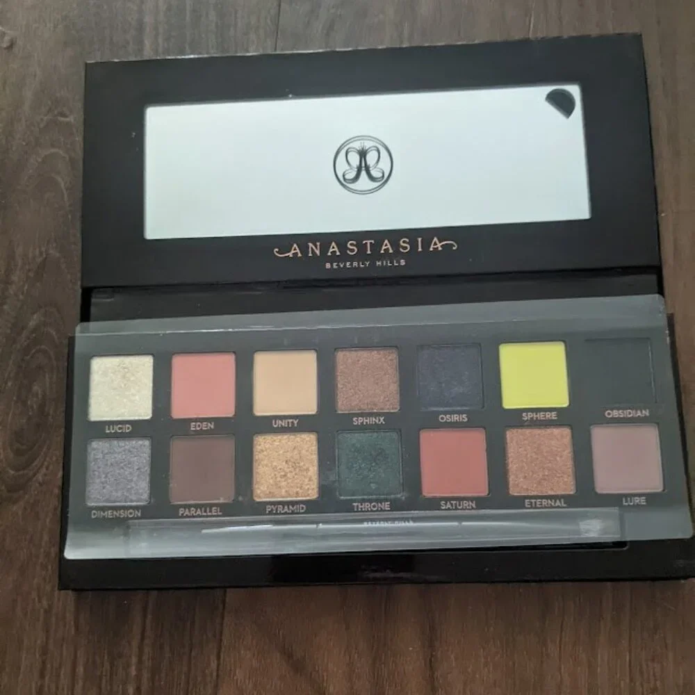 Anastasia Beverly Hills - Prism Eyeshadow Palette | 14-Pan .7g (.02oz each)